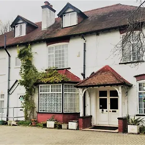 Lyttleton 2*, Uxbridge Großbritannien
