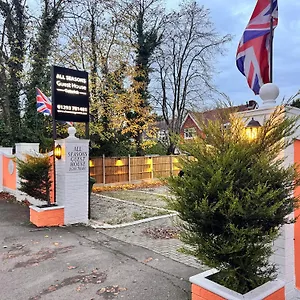 Seasons Gatwick & Parking 3*, Horley Großbritannien